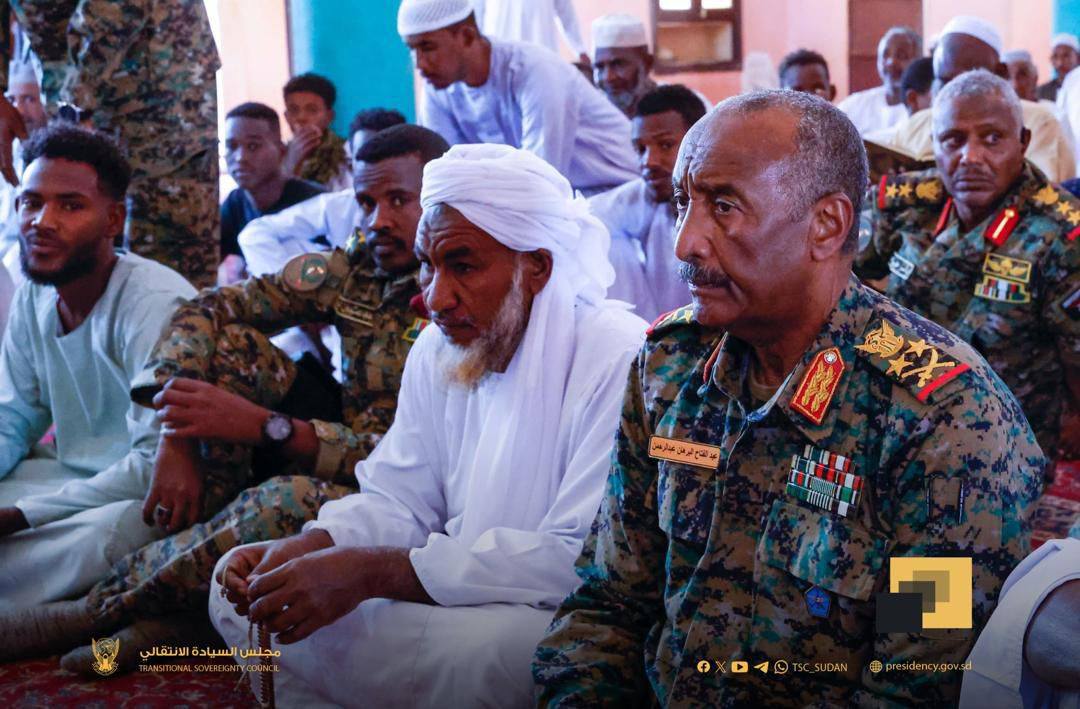 زيارة رئيس مجلس السيادة الي قرية السريحة